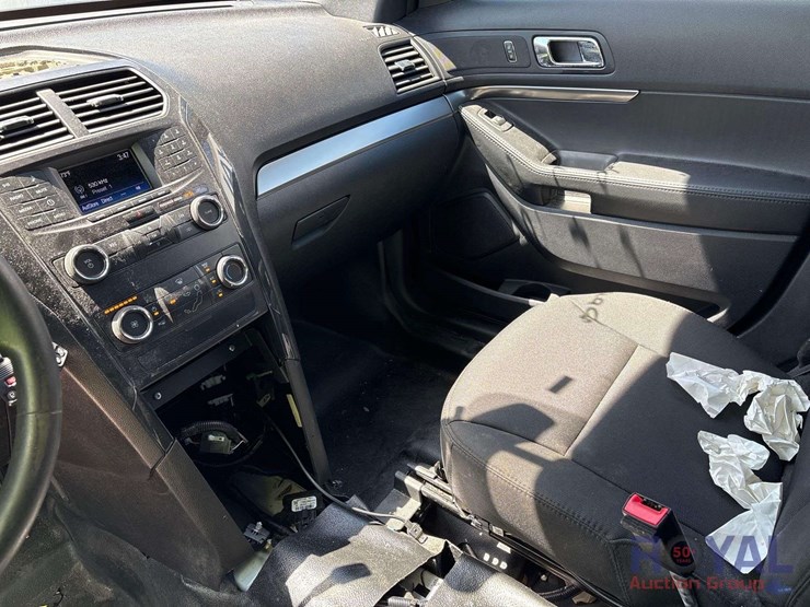 2019-ford-explorer-image-16