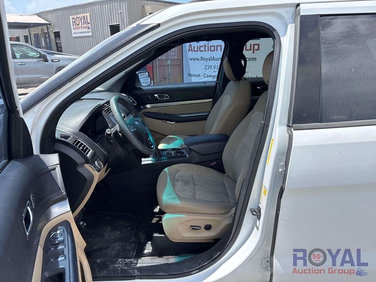 2017-ford-explorer-image-11