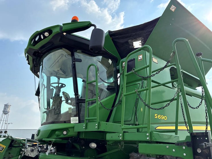 2014-john-deere-s690-image-28