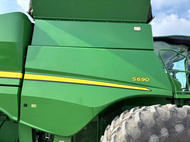 2014-john-deere-s690-image-22