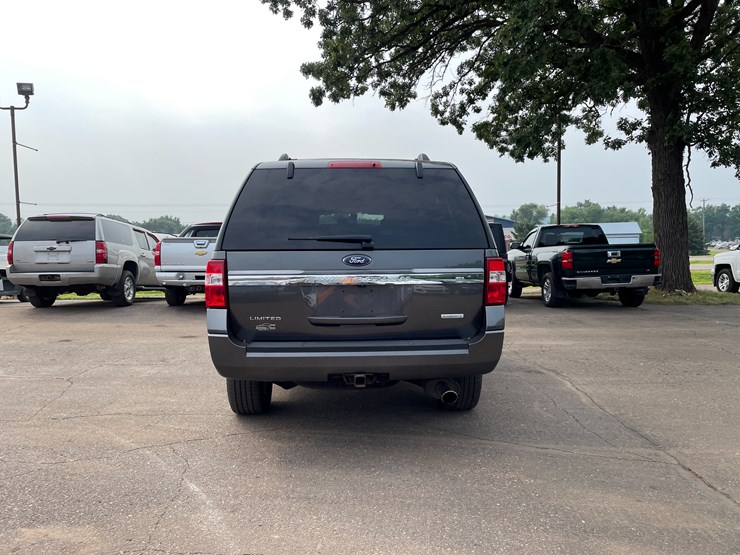 2017-ford-expedition-limited-image-4