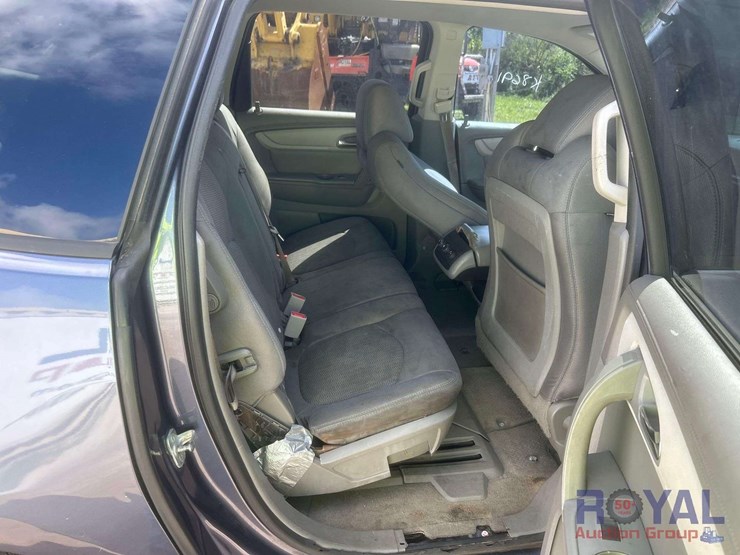 2013-chevrolet-traverse-ls-image-25
