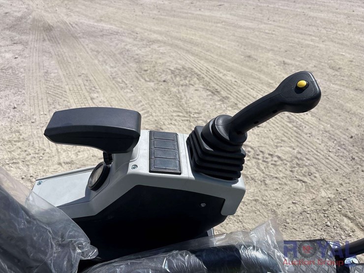 unused-2025-cfg-mx15rx-mini-excavator-image-14