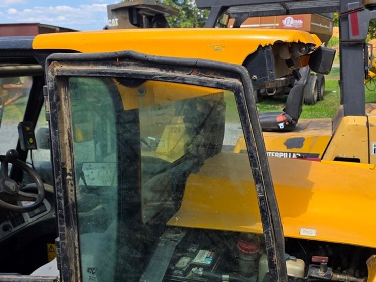 2011-jcb-515-40-image-23