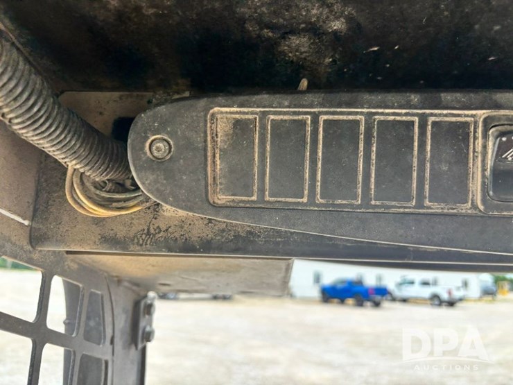 john-deere-250-image-45