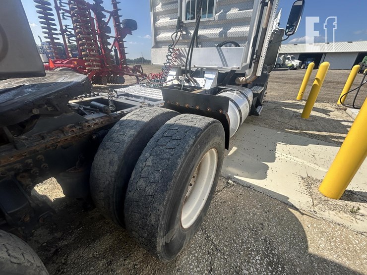 2011-mack-pinnacle-cxu613-image-28