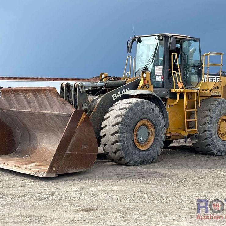 2011 DEERE 844K