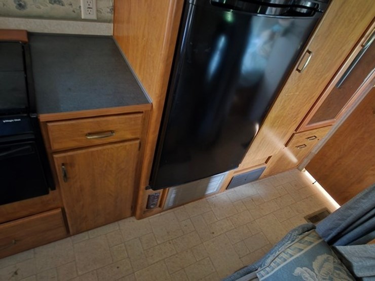 2003-fleetwood-2-axle-camper-(title)-image-45
