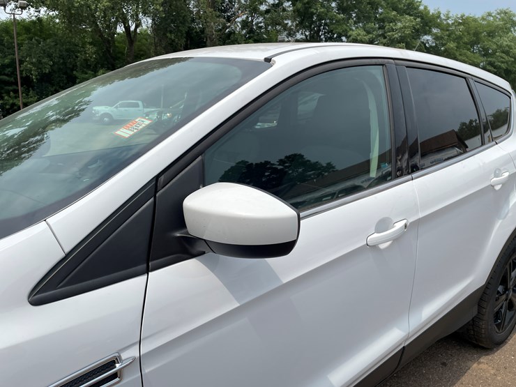 2015-ford-escape-se-image-12
