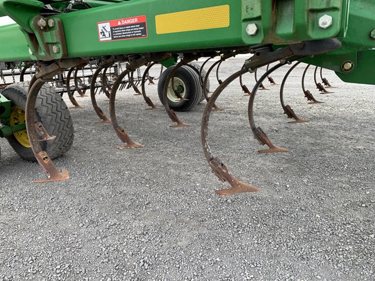 2013-john-deere-2210-image-8