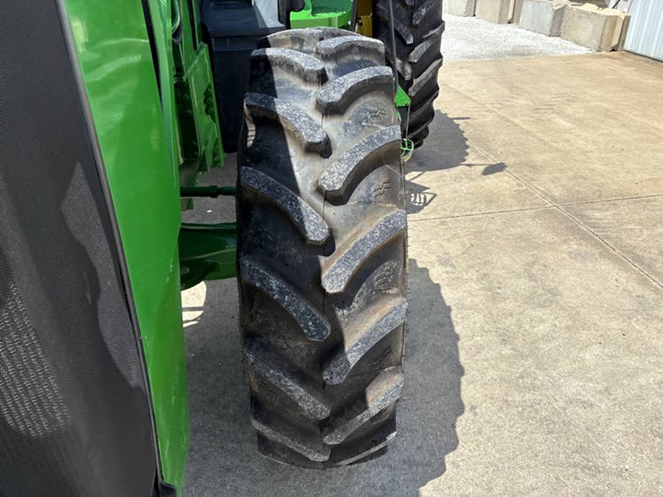2014-john-deere-8285r-image-50