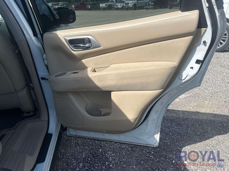 2015-nissan-pathfinder-image-21