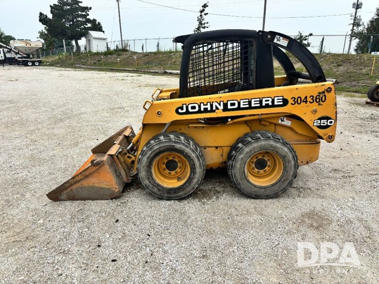 john-deere-250-image-14
