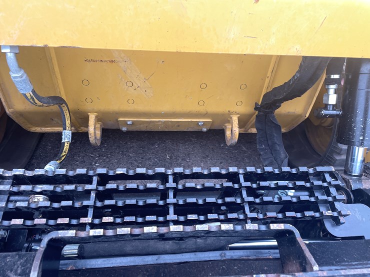 2019-caterpillar-259d3-image-33