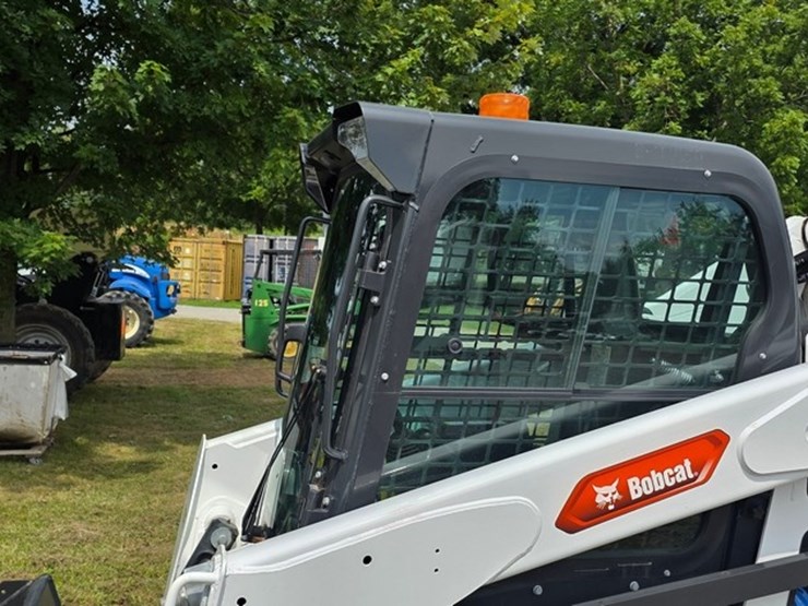 2023-bobcat-t770-image-33