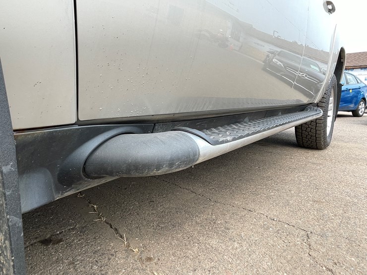 2008-chevrolet-suburban-image-17