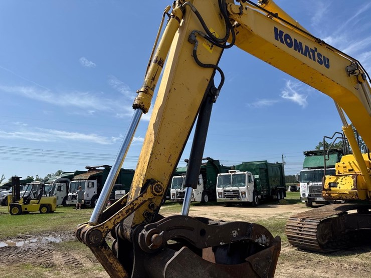 2016-komatsu-pc210-lc-11-image-15