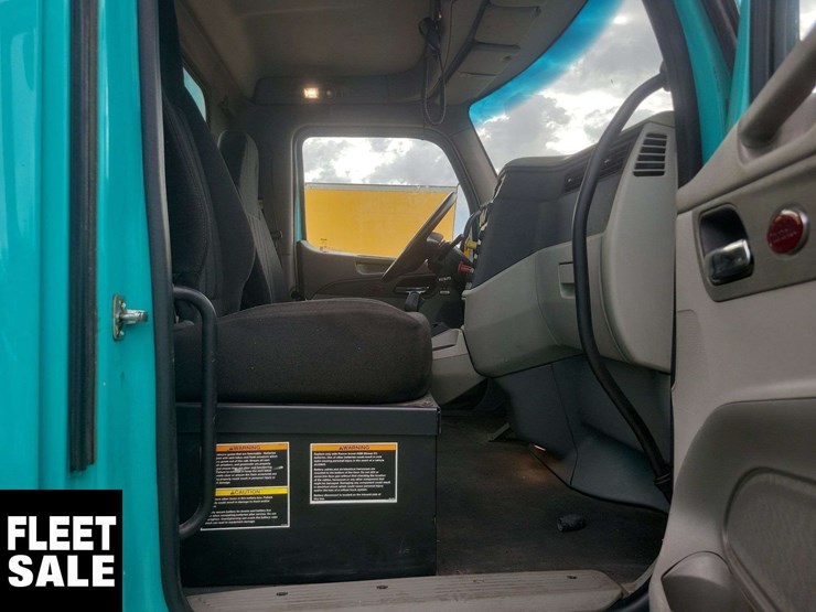 2018-peterbilt-579-image-24