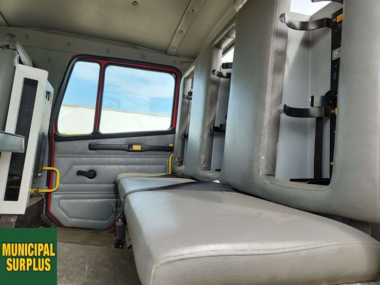 1996-freightliner-fl80-image-36