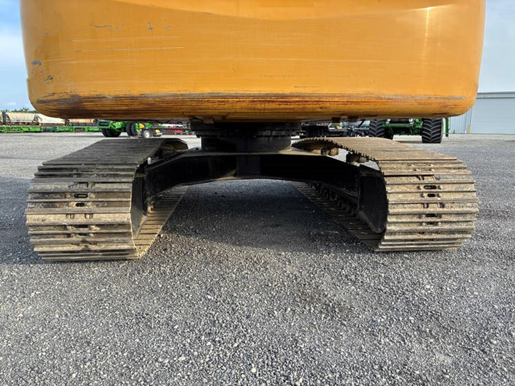 2021-john-deere-250-image-45