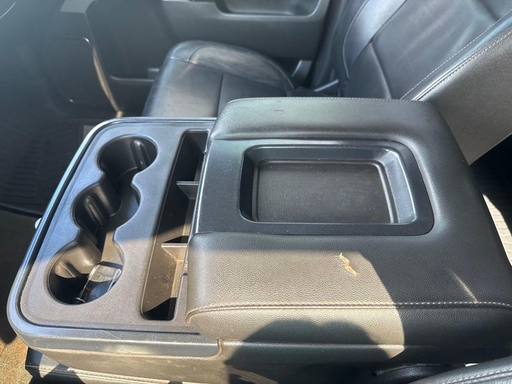 2017-chevrolet-silverado-image-30