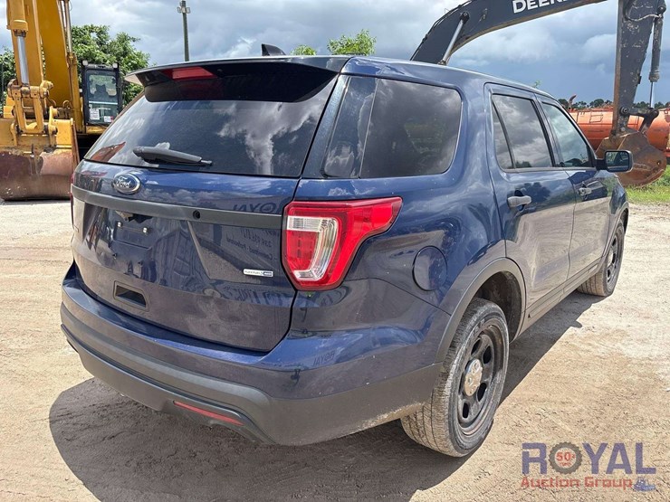 2016-ford-explorer-image-3