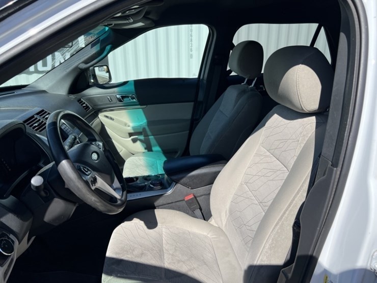 2014-ford-explorer-image-15