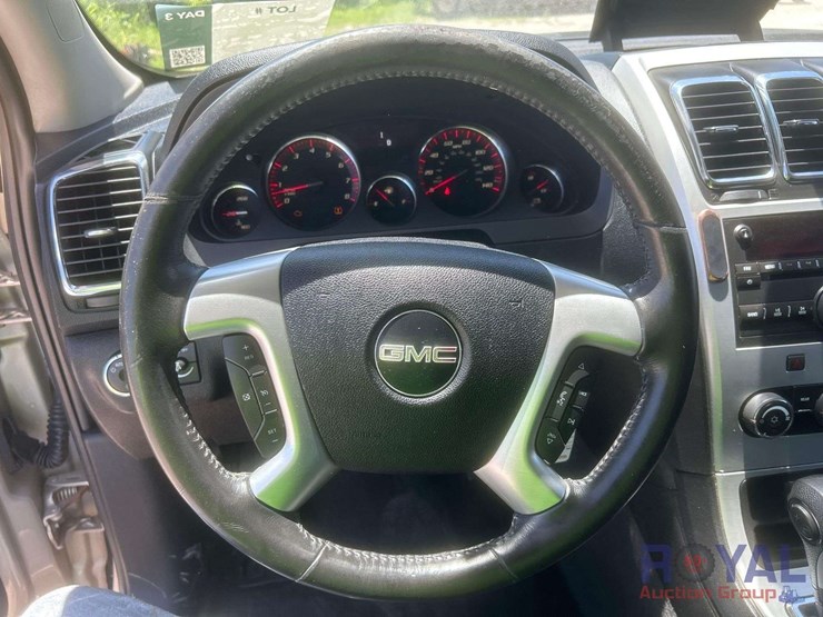2010-gmc-acadia-image-13