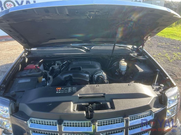 2013-cadillac-escalade-image-9