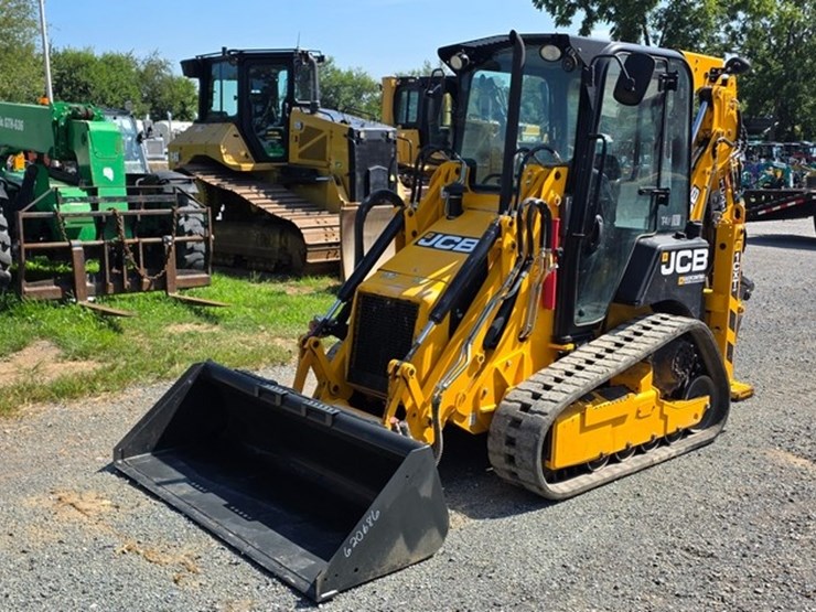 2021-jcb-1cxt-image-1