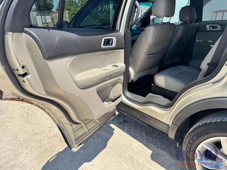 2011-ford-explorer-limited-image-19