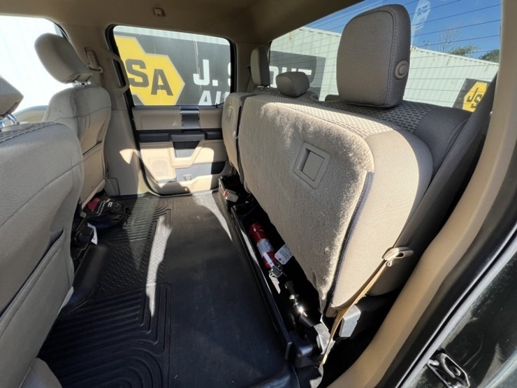 2015-ford-f150-xlt-image-26