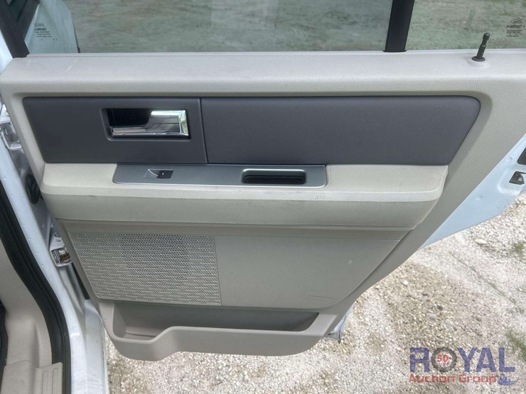 2013-ford-expedition-xlt-image-25