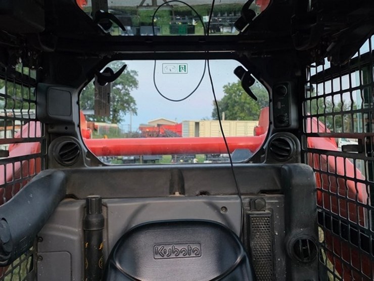 2016-kubota-ssv75-image-44