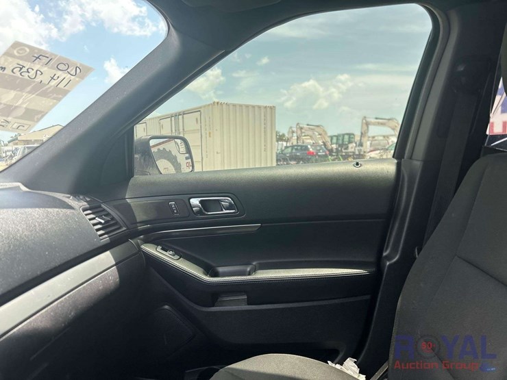 2017-ford-explorer-image-16