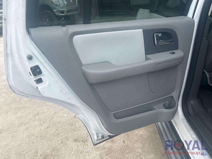 2006-ford-expedition-image-13