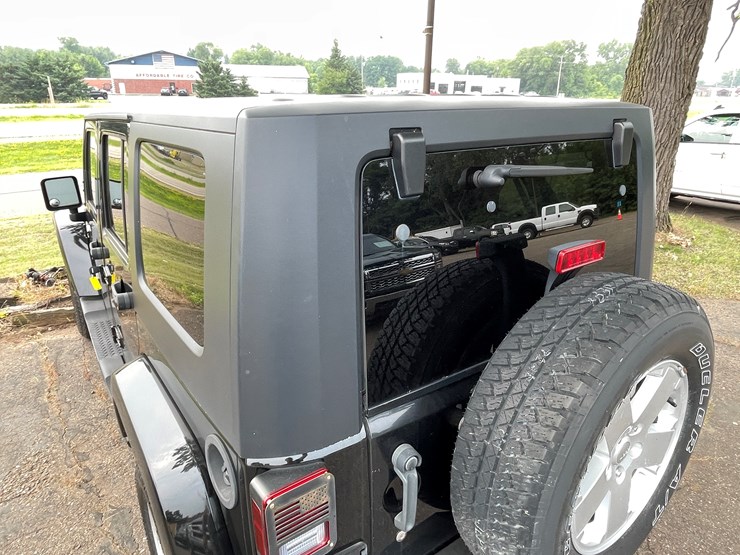 2007-jeep-wrangler-unlimited-sahara-image-25