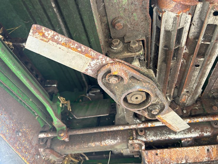 2011-john-deere-608c-image-22