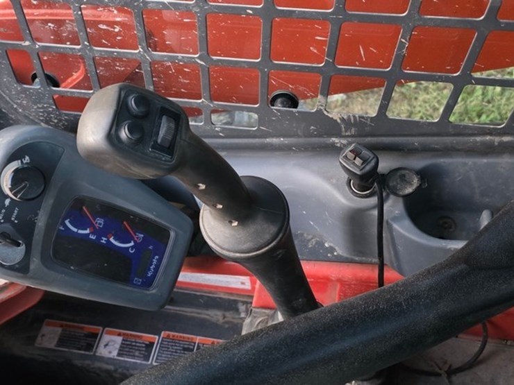 2016-kubota-ssv75-image-46