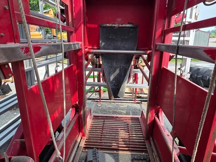 comfort-chute-h-series-hoof-trimming-trailer-image-21