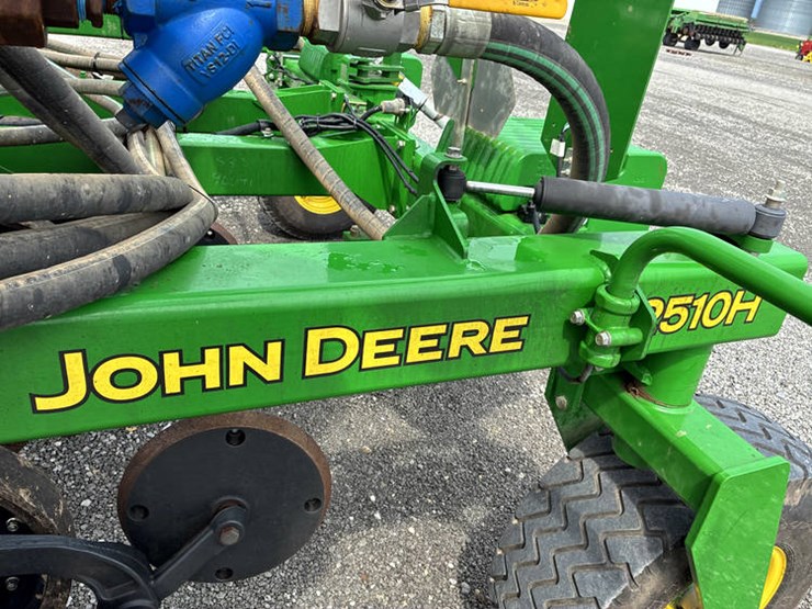2023-john-deere-2510h-image-36