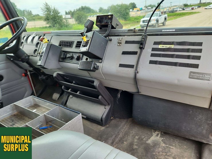 1996-freightliner-fl80-image-26