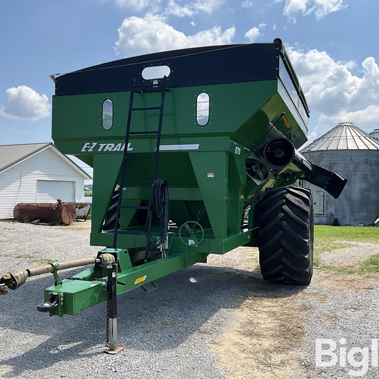 2019 E-Z Trail 870 Grain Cart