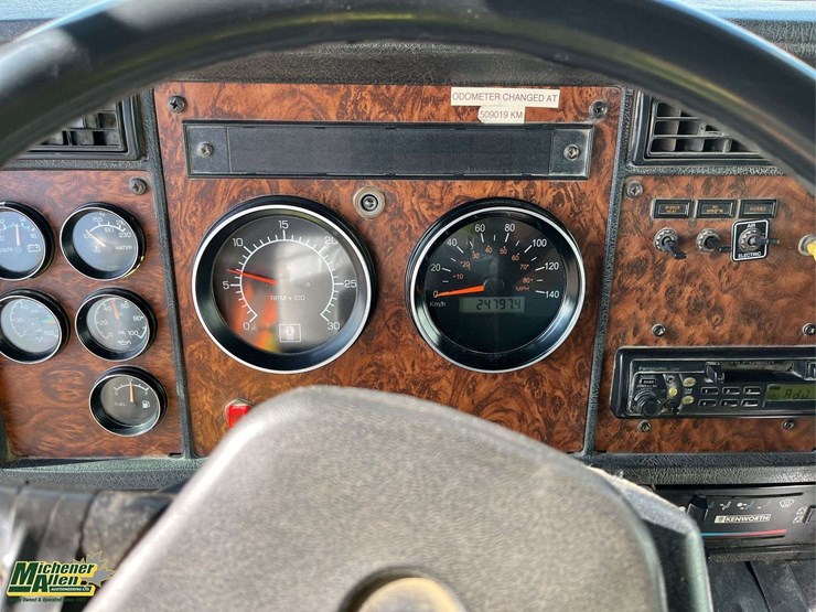 2001-kenworth-t300-image-3