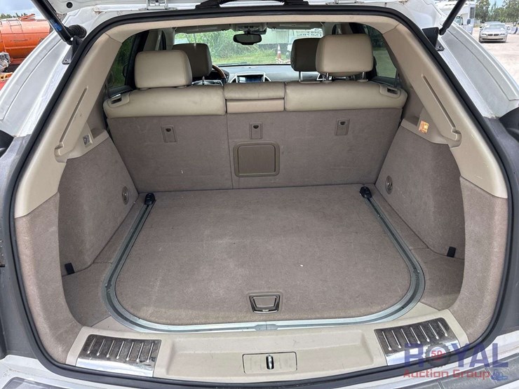 2013-cadillac-srx-image-23