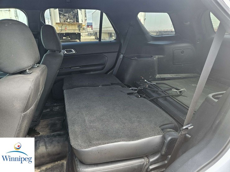 2017-ford-explorer-image-32