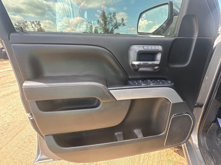 2017-chevrolet-silverado-image-21