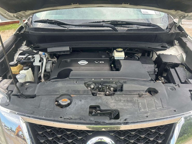 2013-nissan-pathfinder-image-13