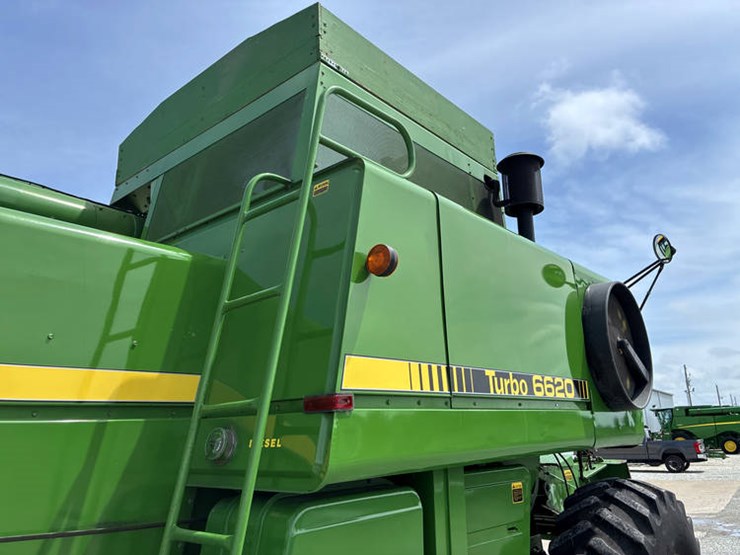 1983-john-deere-6620-image-28