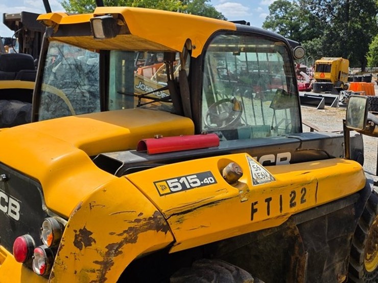2011-jcb-515-40-image-16
